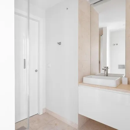 Guestready - Flat W/ Garage Near S. Jorge Castle Daire