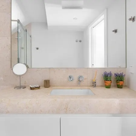 Daire Guestready - Flat W/ Garage Near S. Jorge Castle *