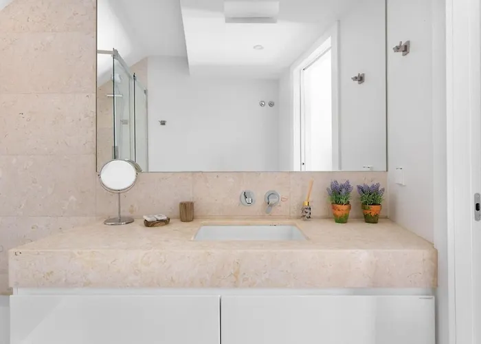 Apartman Guestready - Flat W/ Garage Near S. Jorge Castle *