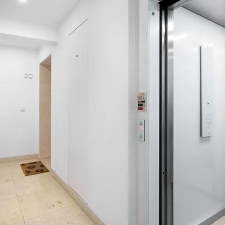 Apartment Joivy 2-br Flat With Garage Near Castelo De S Jorge *