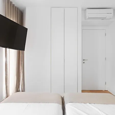 Joivy 2-br Flat With Garage Near Castelo De S Jorge Apartment