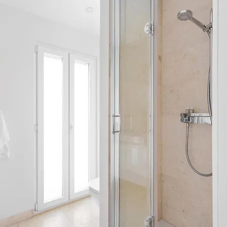 Joivy 2-br Flat With Garage Near Castelo De S Jorge Apartment *