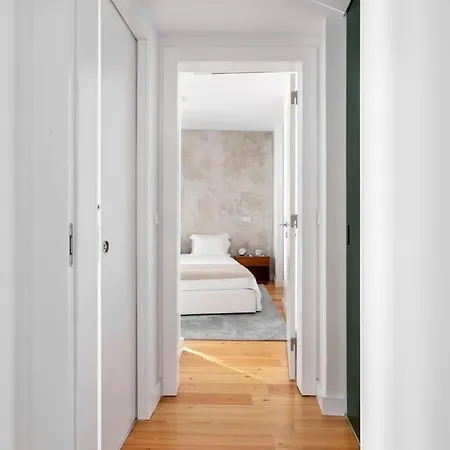 Appartement Guestready - Flat W/ Garage Near S. Jorge Castle
